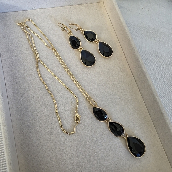 Gold Filled Black Glass Teardrop Necklace and Earrings Set - Picture 3 of 12